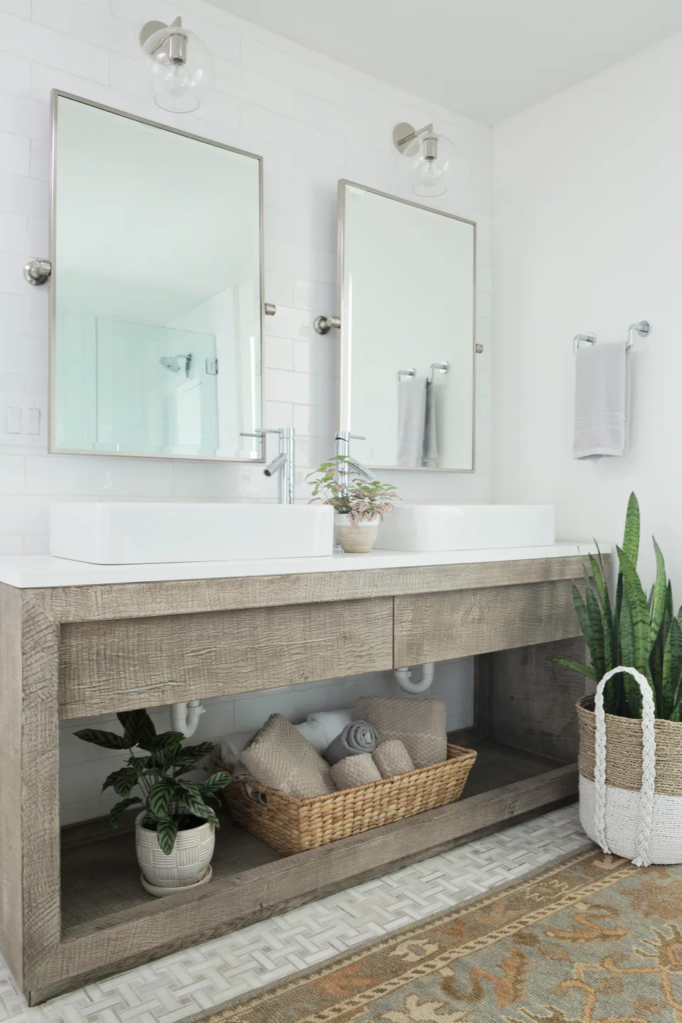 Bathroom at Bayshore, Tampa, Florida, interior design by MJ Designs