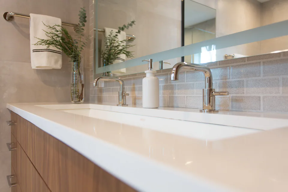 Primary bathroom at Yacht Club Estates, Tampa Bay, Florida, interior design by MJ Designs