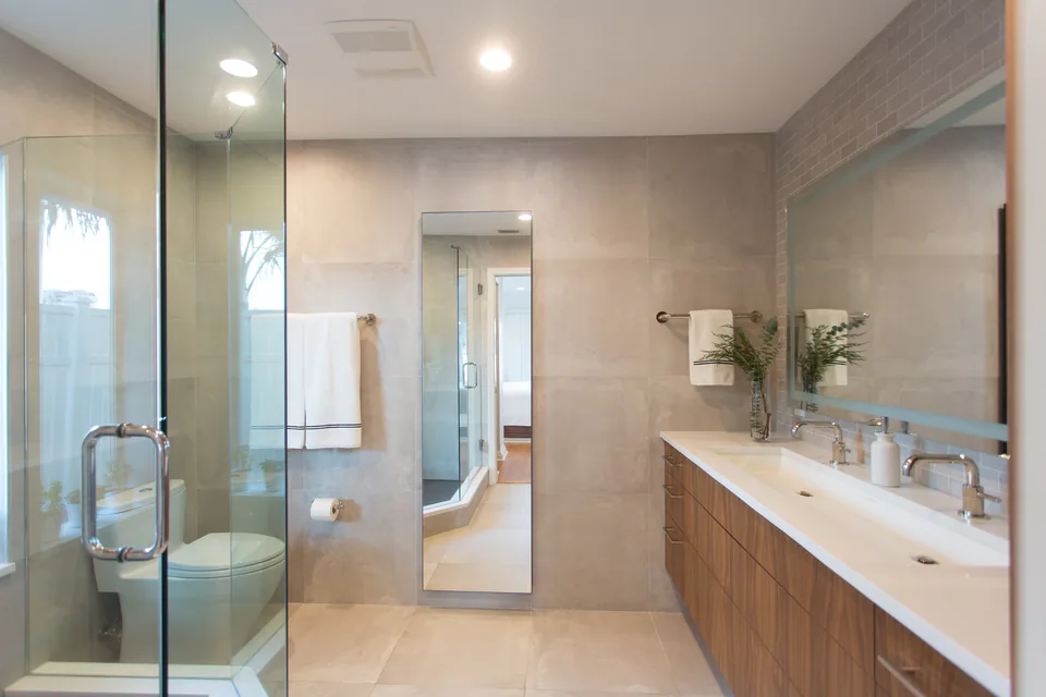 Primary bathroom at Yacht Club Estates, Tampa Bay, Florida, interior design by MJ Designs